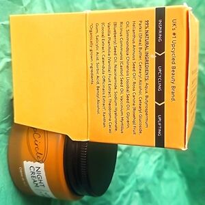 Night Cream > Hyaluronic Acid + Niacinamide by UpCircle